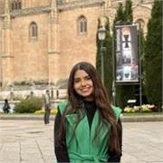 Profesional en ciencias políticas y gobierno , con experiencia en el sector público, además de voluntariados dirigidos a niños